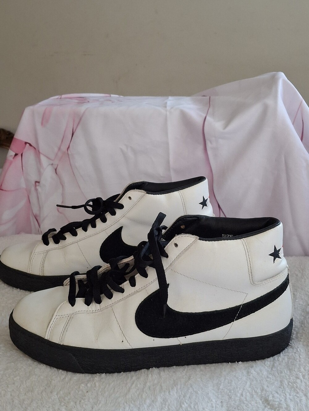 NIKE SB Blazer Germany White Black Size11White and Black High-Top Men's Sneakers